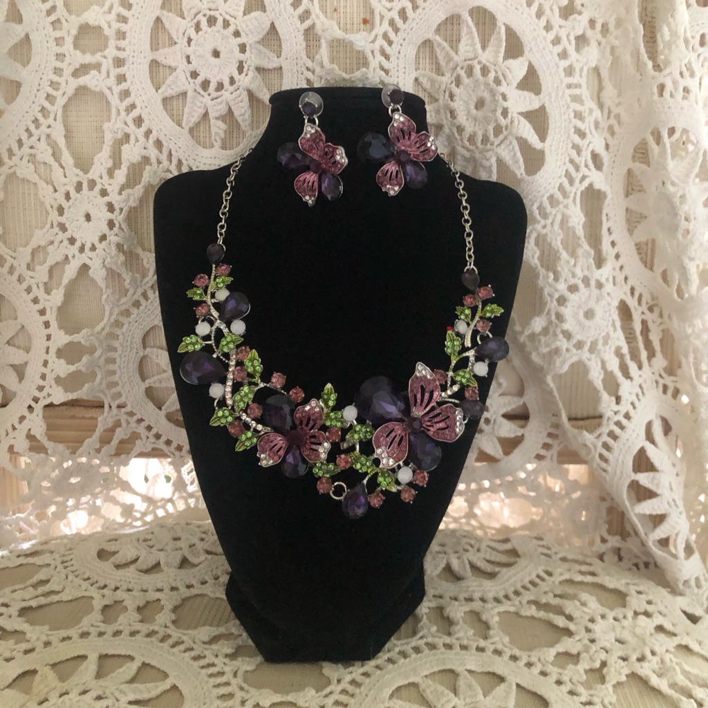 Elegant Purple Floral Crystal Necklace & Earrings Set